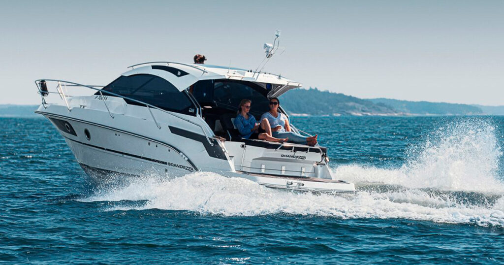 Grandezza 28 OC Cabin boat