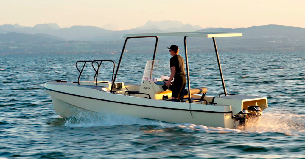 Elvene Amber solar-powered electrical boat