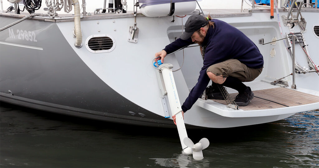 Remoran hydro generator being installed on the transom of the sailing boat